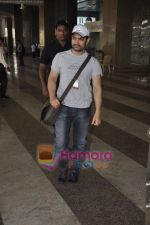 Aamir Khan returns from Dhobigh at Delhi Promotions in Airport, Mumbai on 14th Jan 2011 (6).JPG